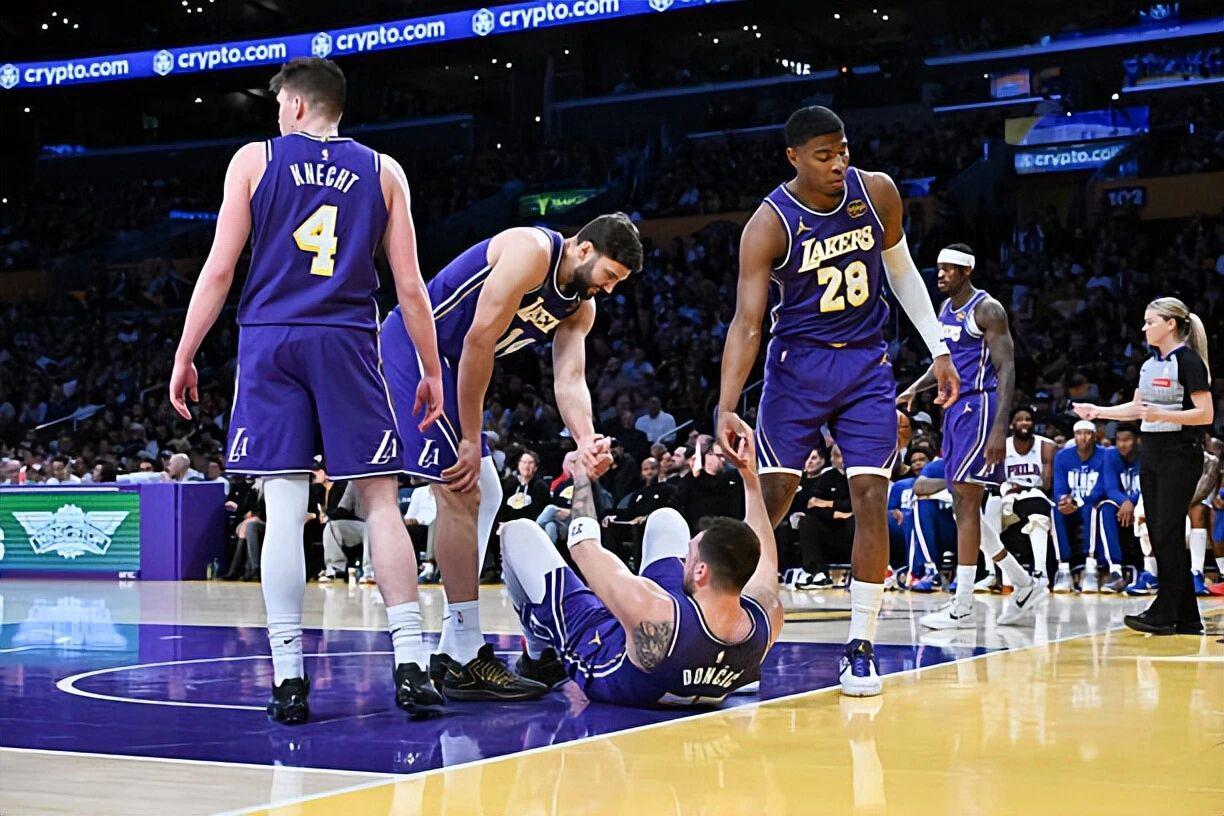 不敢相信！湖人替补内线老将竟然成为了球队逆转76人的奇兵？