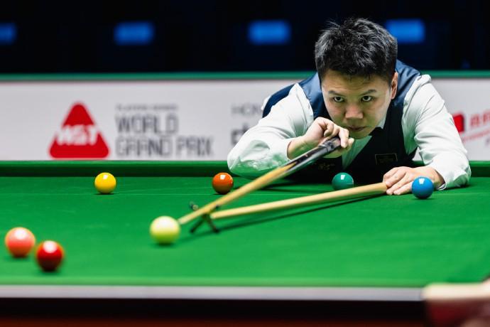 K1体育官方-历史首次！赵心童、周跃龙惊险晋级，国手包揽斯诺克世界大奖赛4强