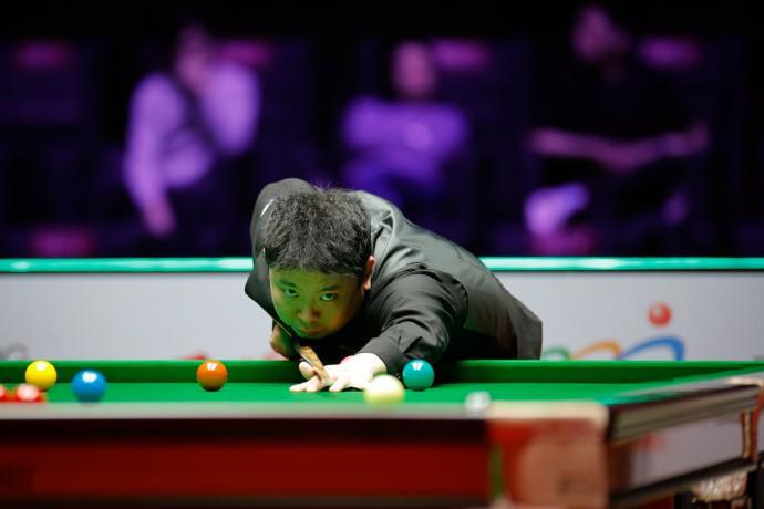 K1体育官方-历史首次！赵心童、周跃龙惊险晋级，国手包揽斯诺克世界大奖赛4强