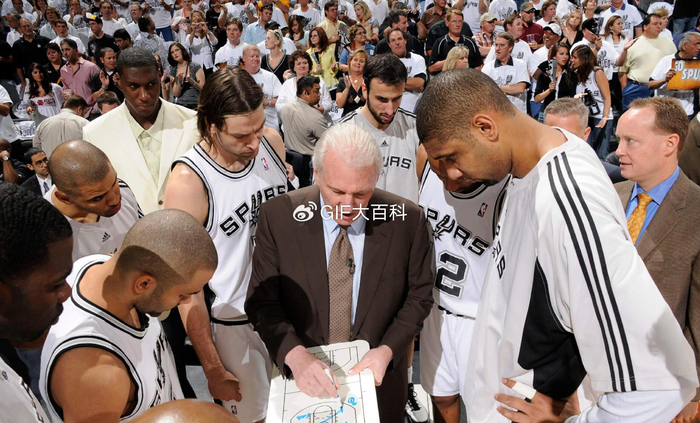 K1体育网站-太罕见！从替补打成巨星，NBA78年仅6人！吉诺比利4冠+绝境斩魔|马努·吉诺比利|马刺|蒂姆·邓肯|托尼·帕克|圣安东尼奥马刺队_新浪体育_新浪新闻