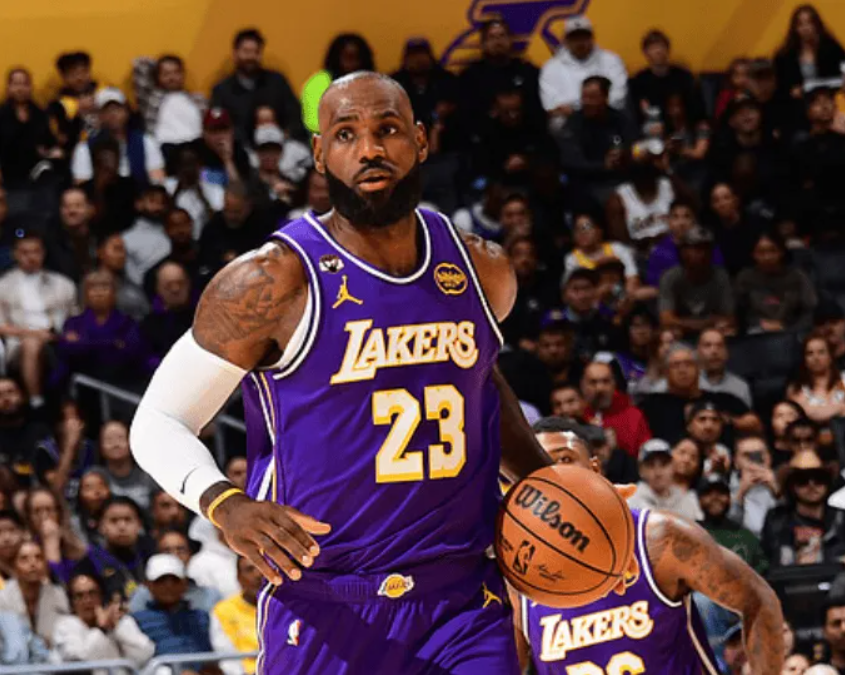 K1体育官方-大逆转！湖人双杀76人，詹姆斯一战连创3大神迹，东契奇腿筋重伤