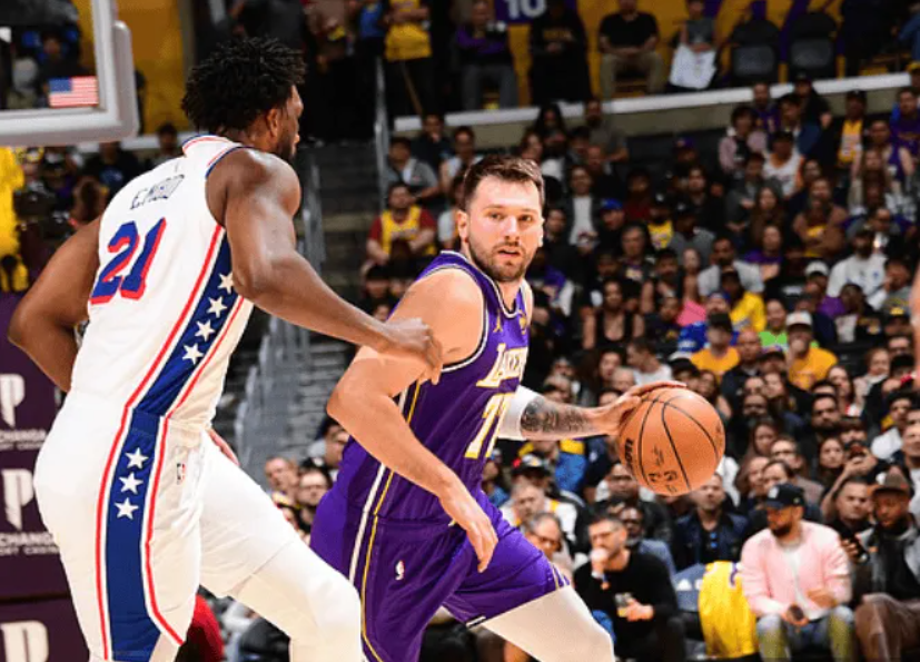 K1体育官方-大逆转！湖人双杀76人，詹姆斯一战连创3大神迹，东契奇腿筋重伤