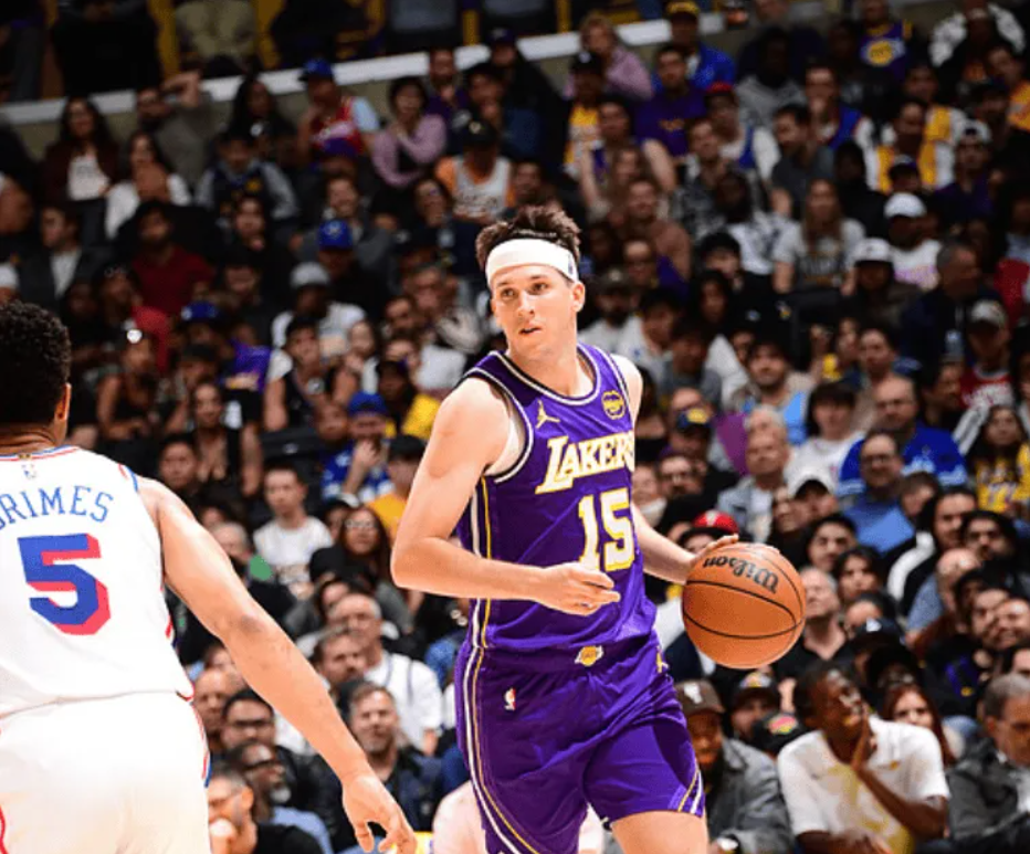 K1体育官方-大逆转！湖人双杀76人，詹姆斯一战连创3大神迹，东契奇腿筋重伤